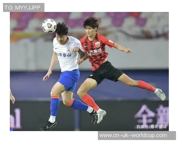 足球张璐微博分享个人生活与职业生涯点滴引发球迷热议与关注